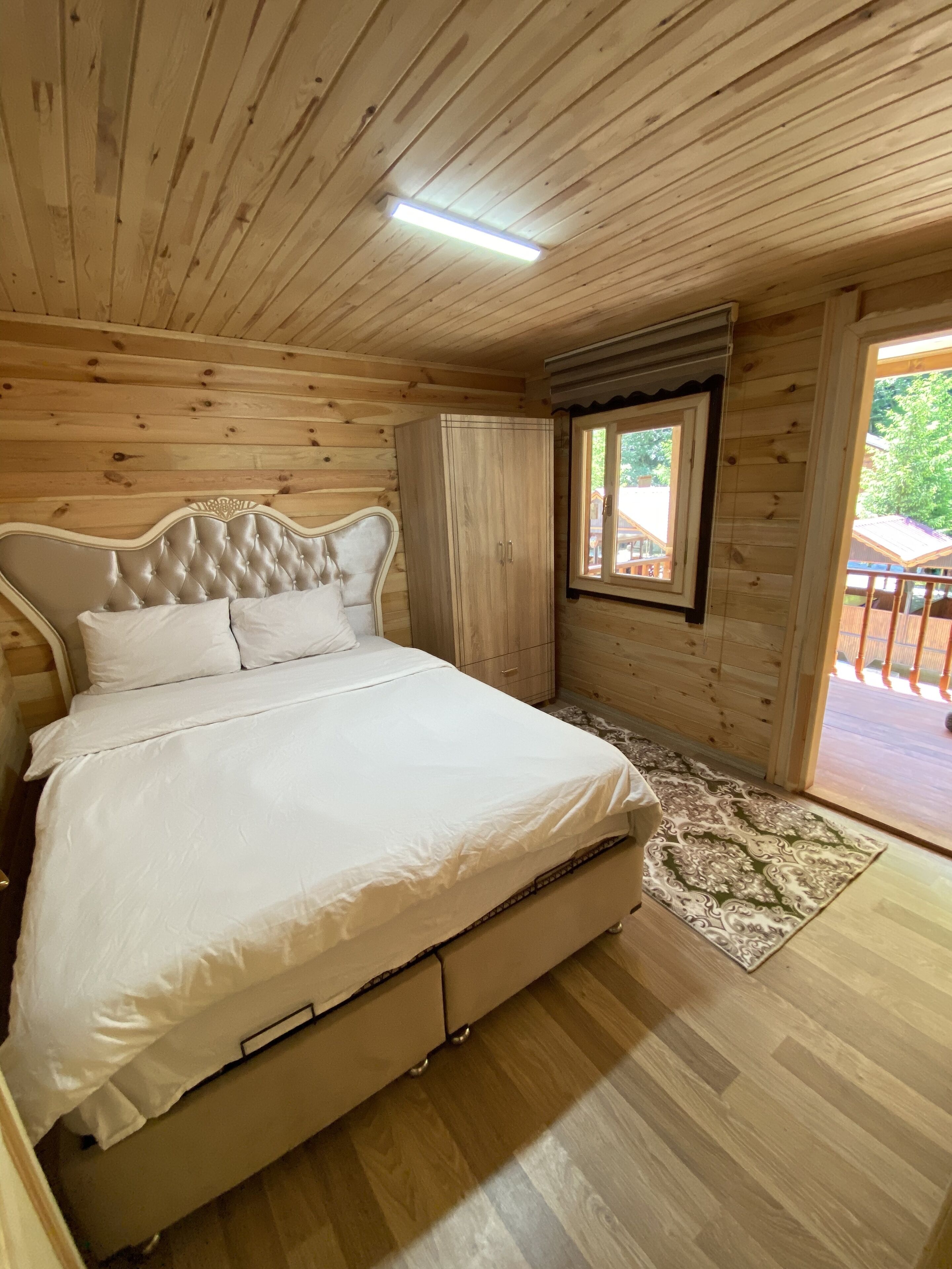 Bungalow familiar, vista a la montaña, en el área del jardín | Caja de seguridad en la habitación, cortinas blackout y insonorización 