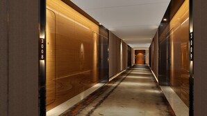 A long, narrow hallway with wooden paneling on the walls and a marble floor. - VANHONG Hotel (Guangzhou)
