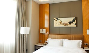 Business Double Room | In-room safe, desk, blackout drapes, soundproofing - VANHONG Hotel (Guangzhou)