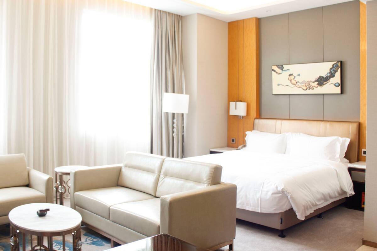 Business Double Room | In-room safe, desk, blackout drapes, soundproofing