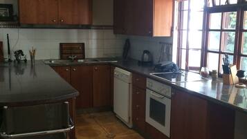 Family Room, Private Bathroom | Private kitchen