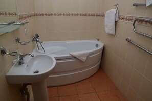 Suíte | Banheiro | Chinelos, toalhas de banho