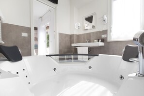 Junior Suite | Jetted bathtub