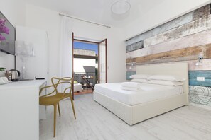 Deluxe Double Room | Minibar, in-room safe, individually decorated, individually furnished - Alehouse (Sorrento)