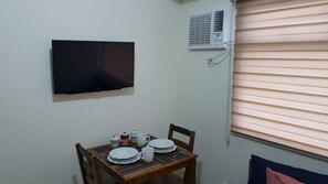 Basic Condo, 1 Queen Bed, Accessible, City View | In-room dining