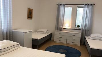 Family Room | Blackout curtains, iron/ironing board, free WiFi