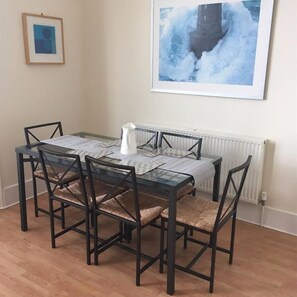 Basic Apartment, 2 Bedrooms, 2 Bathrooms | In-room dining - Relax in Jesmond - Near Northumbria University (Newcastle-upon-Tyne)