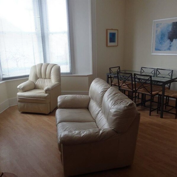 Basic Apartment, 2 Bedrooms, 2 Bathrooms | Living room | Flat-screen TV