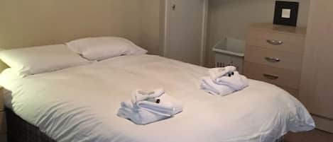 Basic Apartment, 2 Bedrooms, 2 Bathrooms | 2 bedrooms, free WiFi, bed sheets