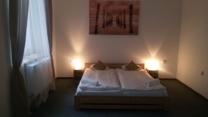 Quarto casal ou duplo | Frigobar, ferros/tábuas de passar roupa, Wi-Fi de cortesia