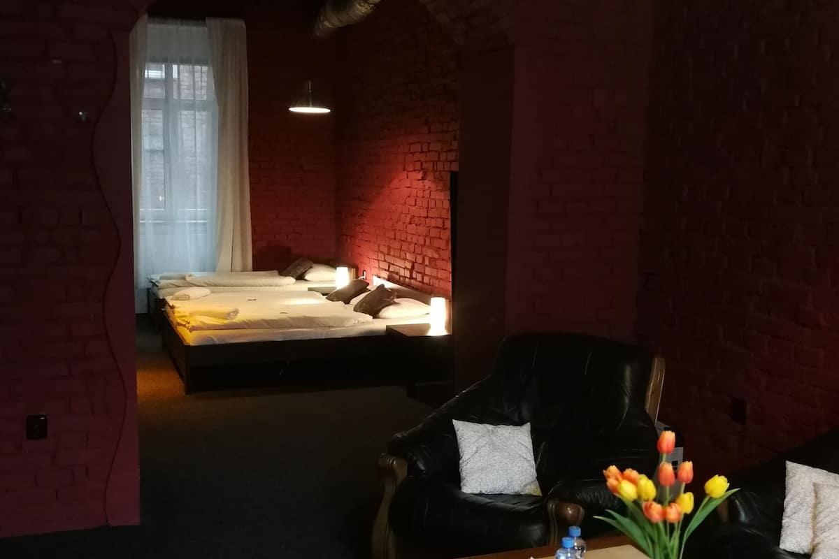 Suite (Grand) | Minibar, tabla de planchar con plancha, wifi gratis y ropa de cama