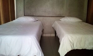 Einzelzimmer, Gemeinschaftsbad | Kostenloses WLAN, Bettwäsche