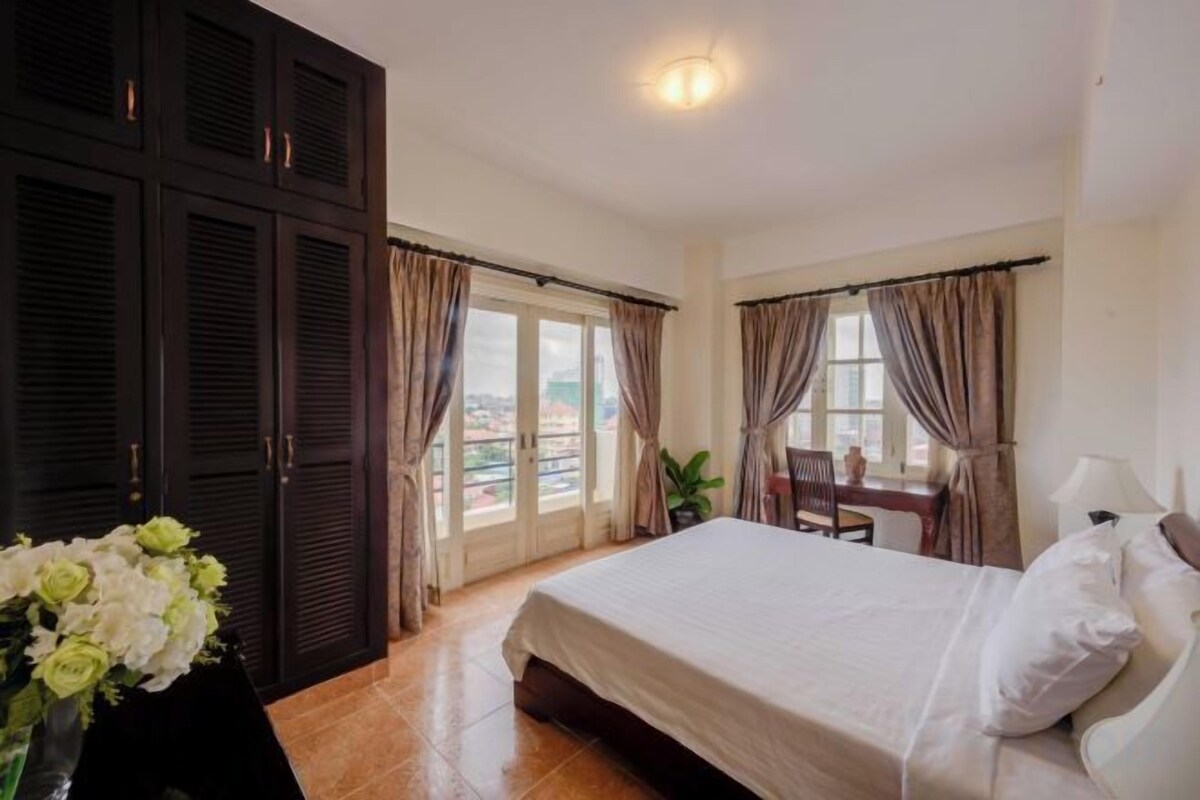 1 bedroom, premium bedding, in-room safe, desk