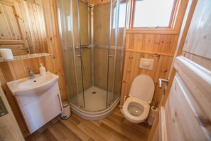 Dusj, hårføner og håndklær