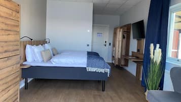 Desk, free WiFi, bed sheets