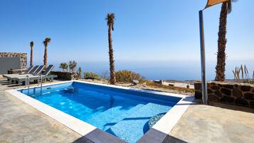Villa Assyrtiko with outdoor Private heated Pool | In-room safe, individually decorated, individually furnished, desk