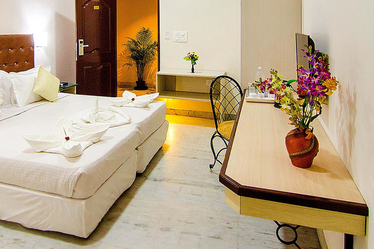 Habitación Deluxe, 1 cama King size, para no fumadores | Escritorio, wifi gratis y ropa de cama