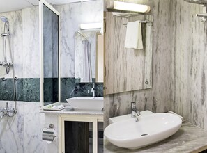 Shower, free toiletries, towels