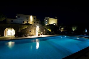 Piscina all'aperto, con ingresso dalle 08:00 alle 19:00, lettini