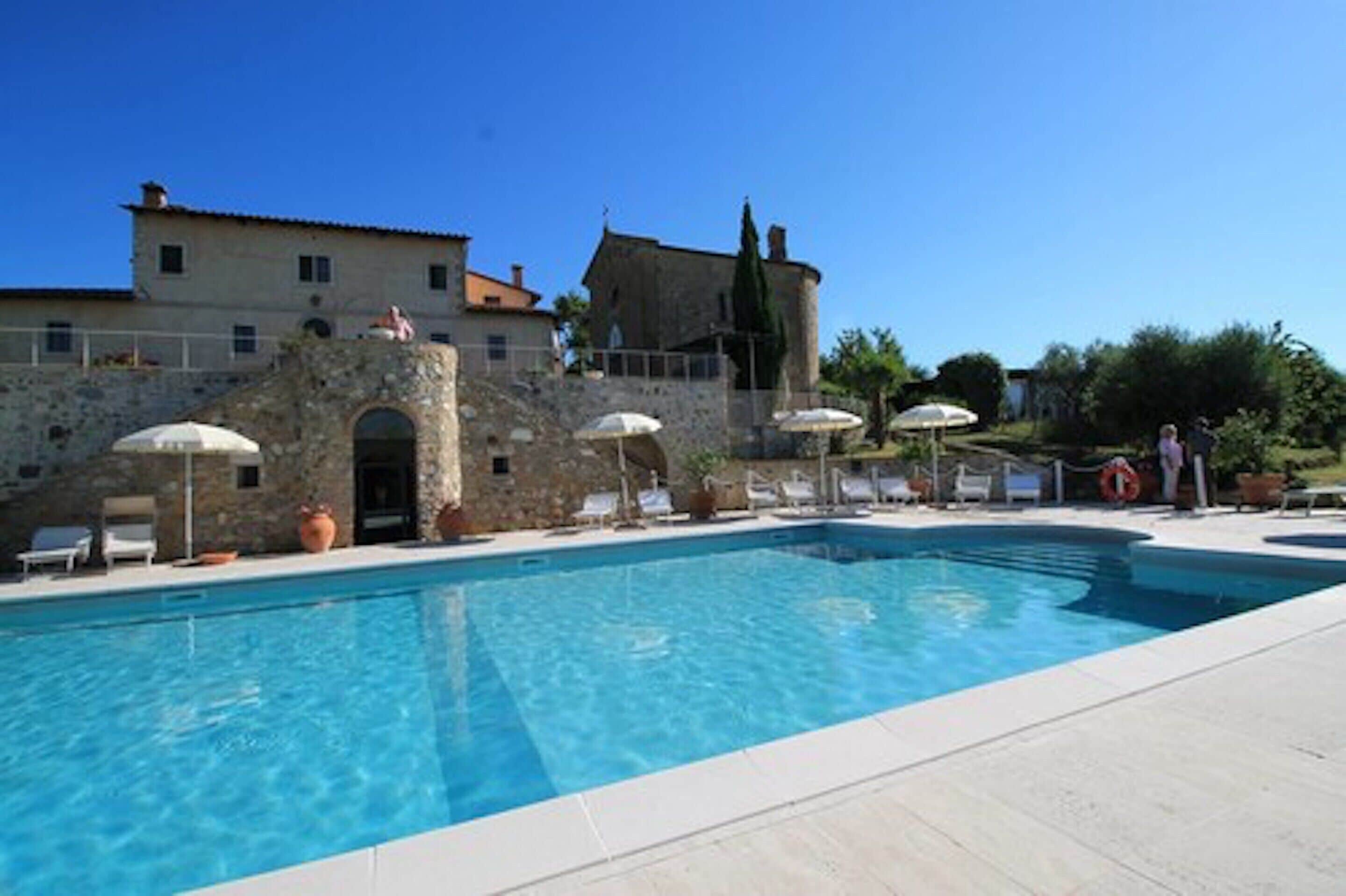 Piscina all'aperto, con ingresso dalle 08:00 alle 19:00, lettini