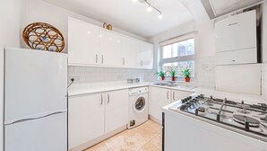 Unclassified image, 5 of 29, button - Heath Road (London)