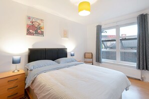 Comfort House, Multiple Beds, Non Smoking | 4 bedrooms, iron/ironing board, free cribs/infant beds, free WiFi - Heath Road (London)