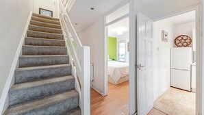 Unclassified image, 4 of 29, button - Heath Road (London)
