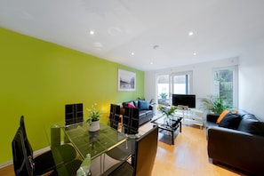 Comfort House, Multiple Beds, Non Smoking | In-room dining - Heath Road (London)