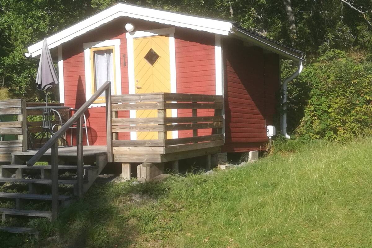 Hytte (1) | Barnesenger (inkludert), individuelt dekorert og individuelt innredet