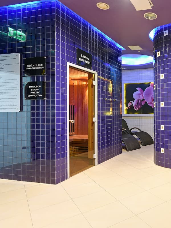 Couples treatment room(s), hot tub, body treatments, hydrotherapy