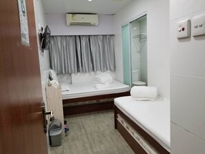 Family Triple Room, Multiple Beds, Non Smoking | Down comforters, blackout drapes, free WiFi, bed sheets - Min Hing house (Kowloon)