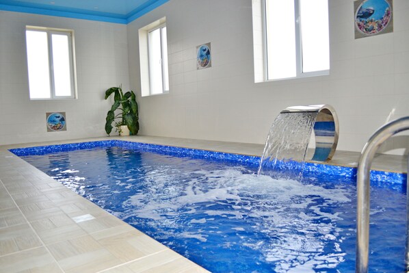 2 indoor pools