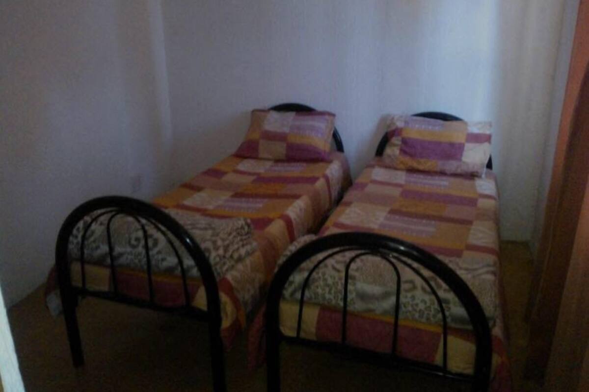 Desk, soundproofing, WiFi (free), bed sheets