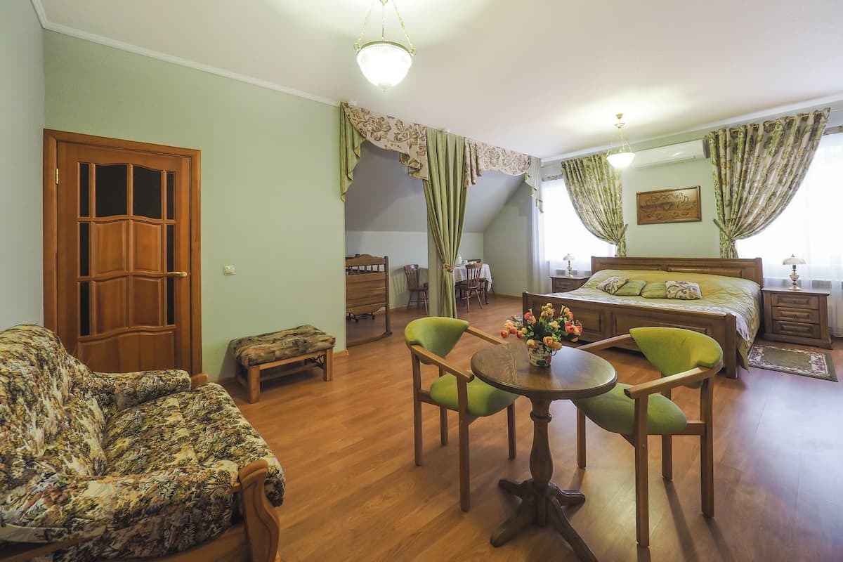 Junior Room (number 8)