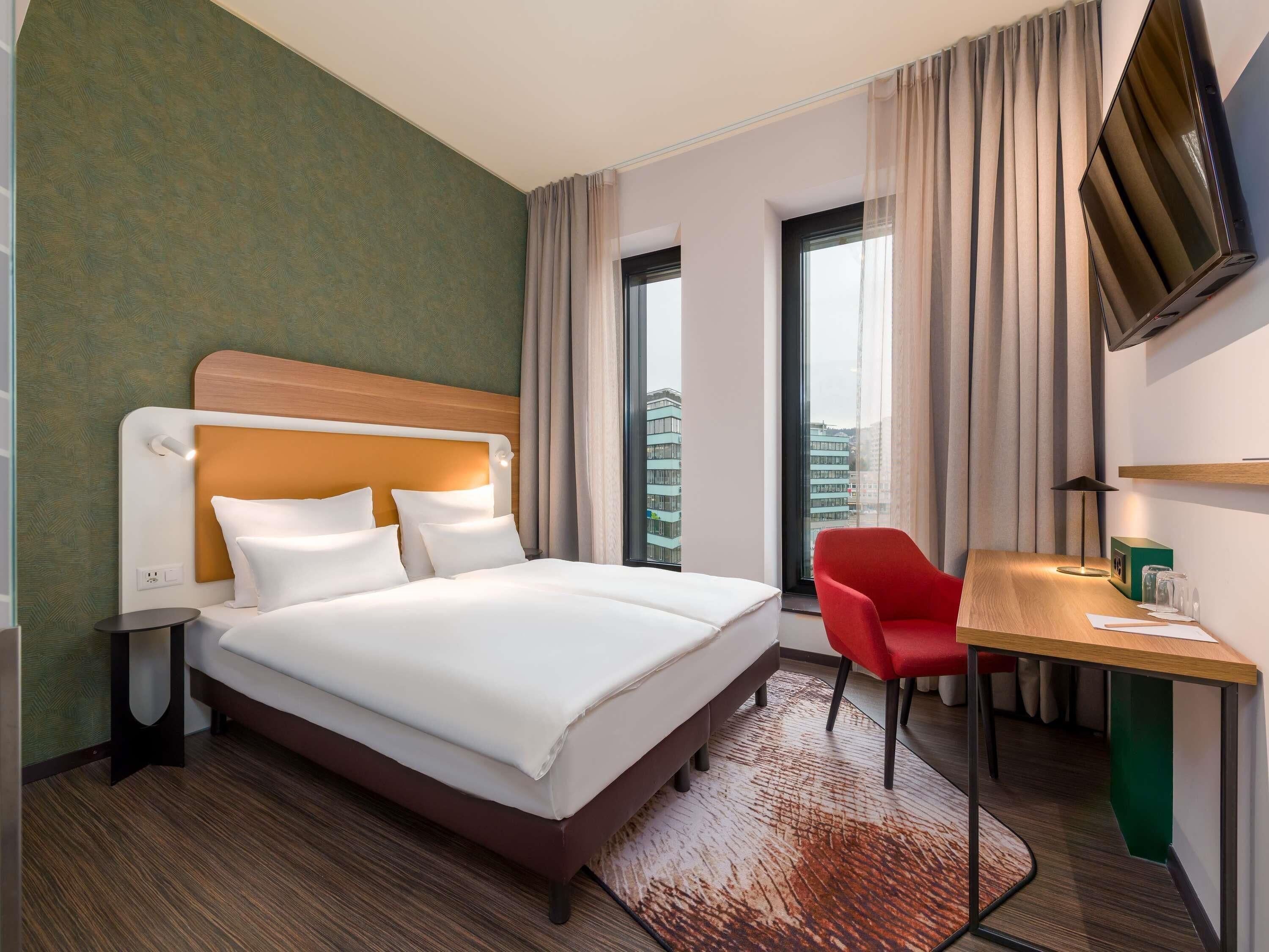 Chambre Confort, 1 lit double | Bureau, espace de travail pour ordinateur portable, rideaux occultants