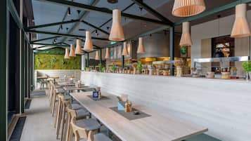 Desayuno buffet diario (CHF 29 por persona)