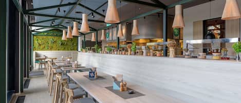 Daily buffet breakfast (CHF 29 per person)