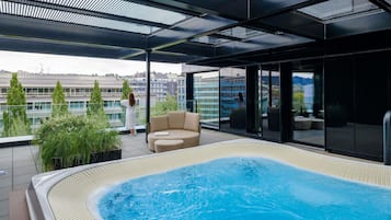 Sauna, hot tub, steam room