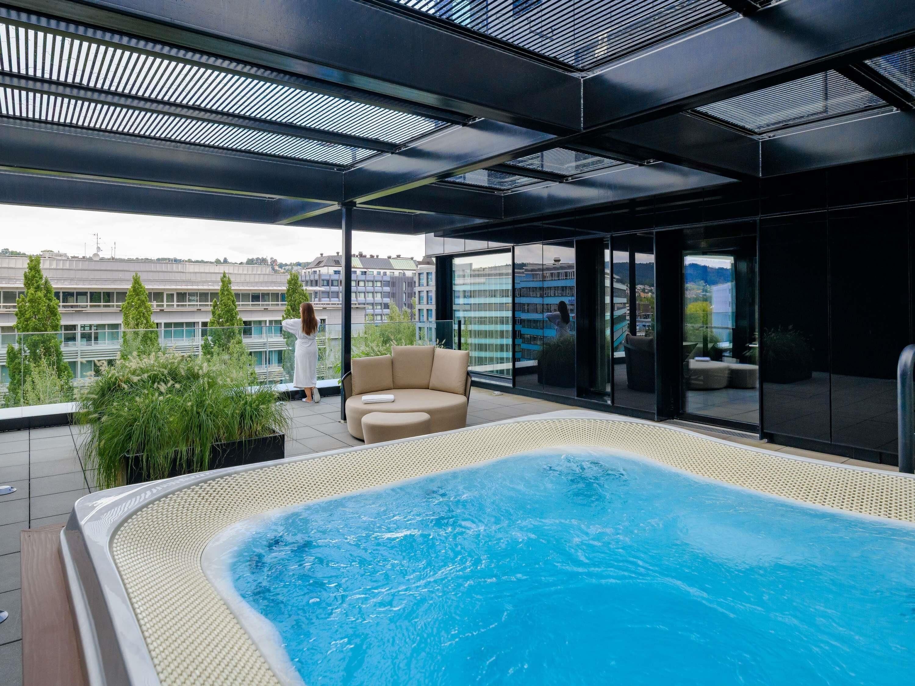 Sauna, hot tub, steam room