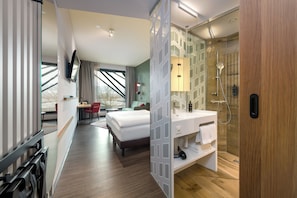 Superior Room, 2 Single Beds | Desk, laptop workspace, blackout curtains, soundproofing