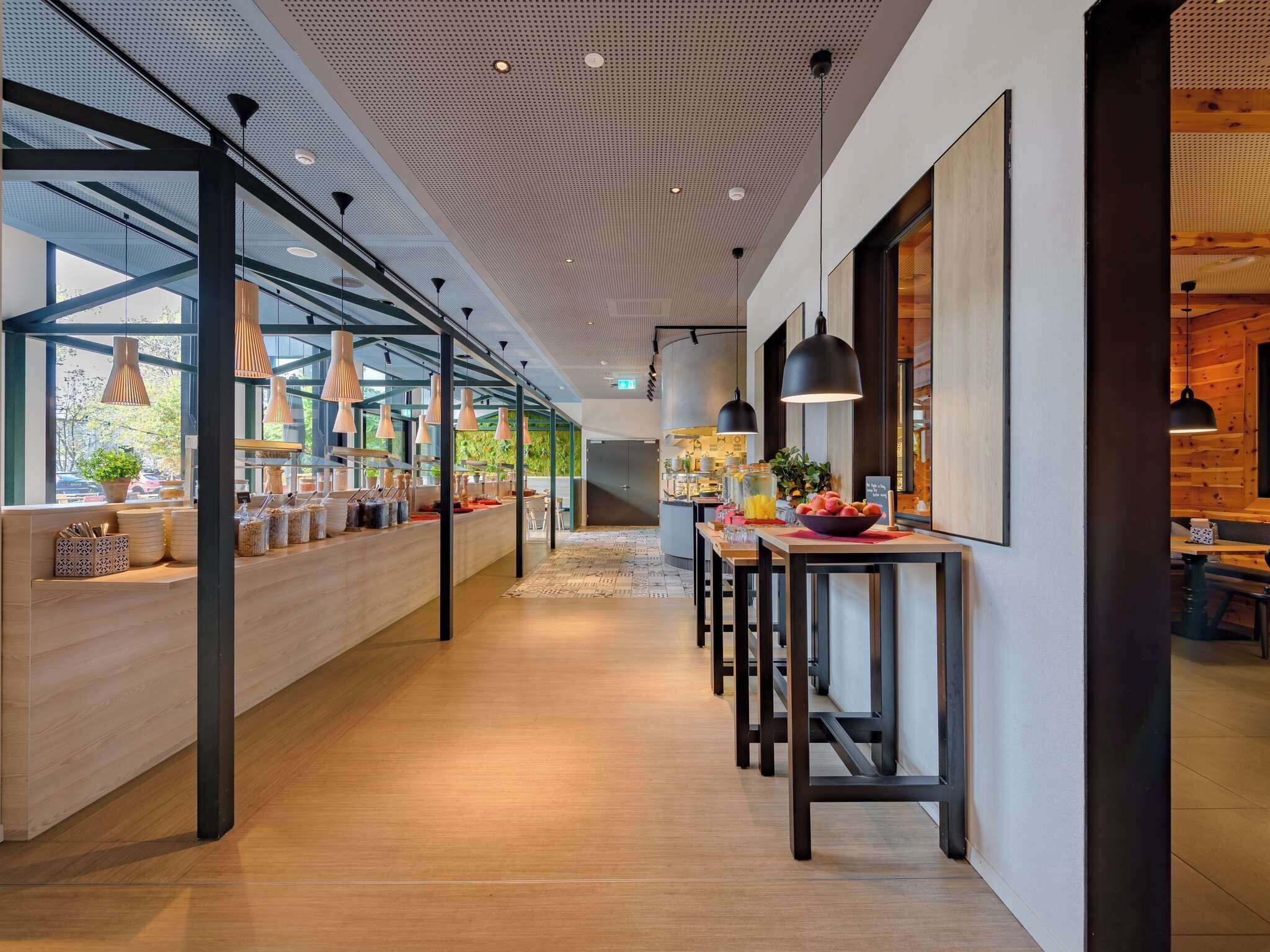 Petit déjeuner buffet (29 CHF par personne)