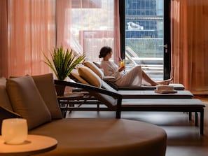 Sauna, hot tub, steam room