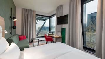 Privilege, Room, 1 Double Bed | Desk, laptop workspace, blackout drapes, soundproofing