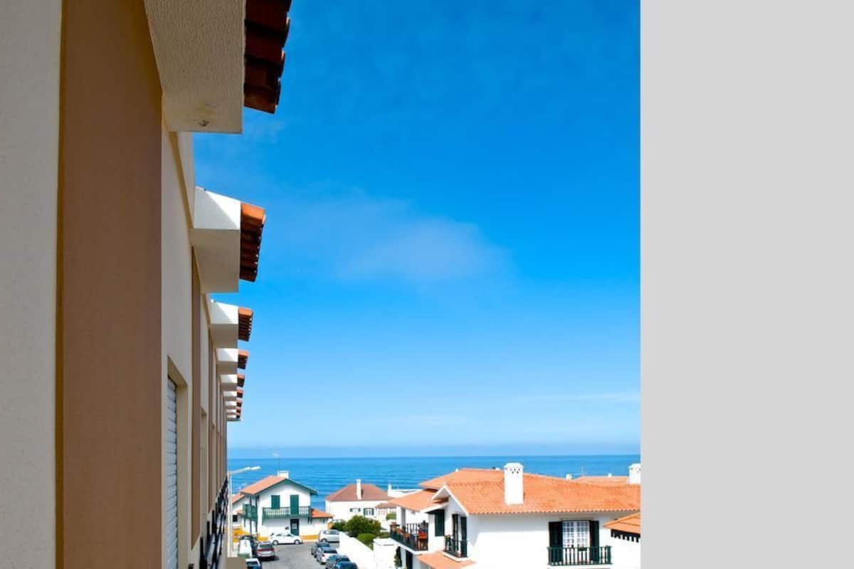 desk, free wifi, bed sheets, wheelchair access