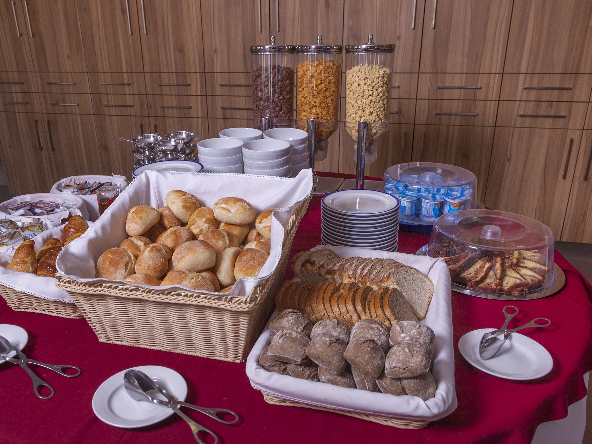 daily buffet breakfast (eur 6 per person)