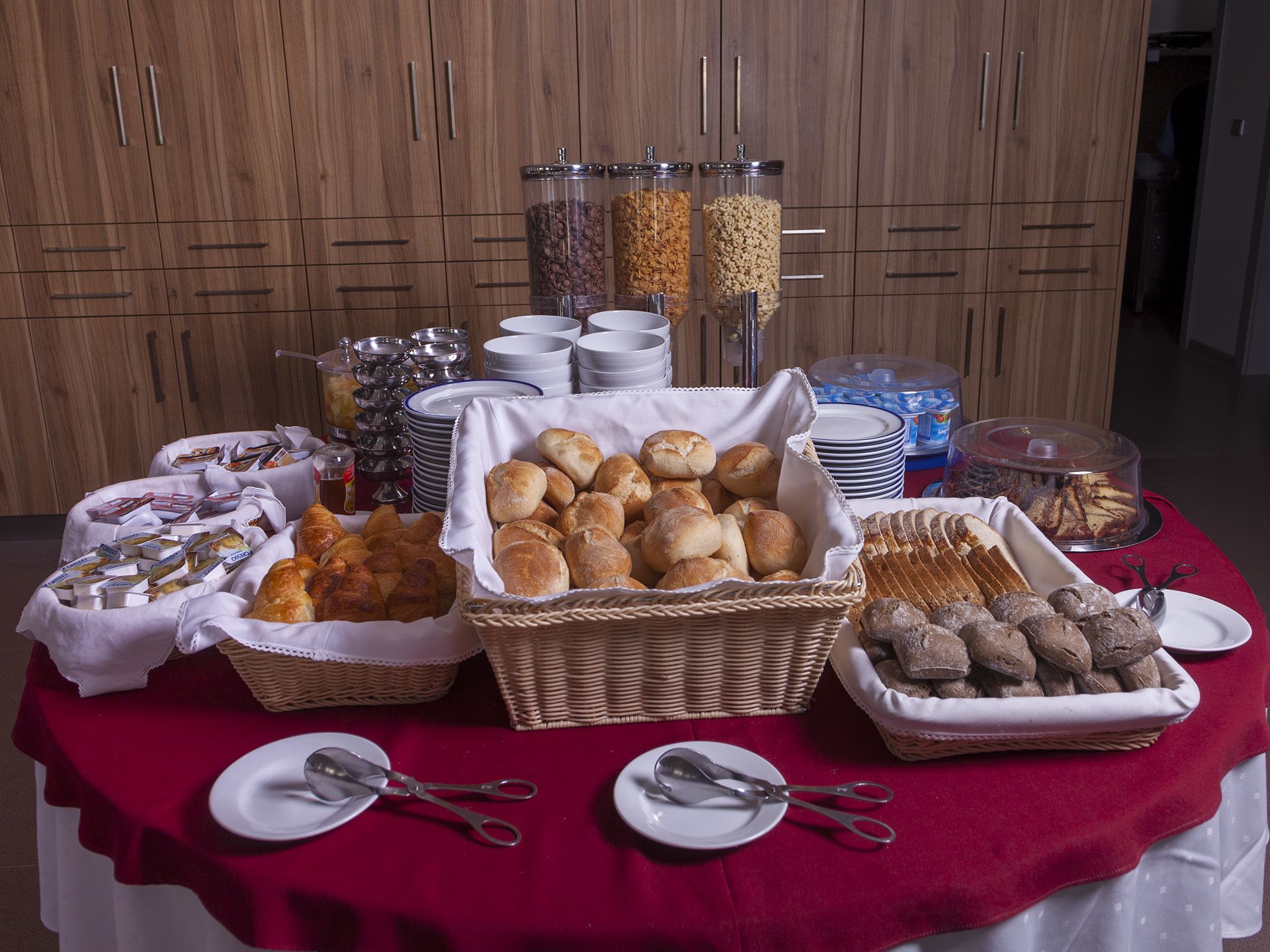 daily buffet breakfast (eur 6 per person)