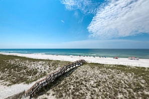 A beach with a wooden boardwalk leading to the shore, sandy dunes, and the ocean. - Jen's Creole 4 Bedroom Townhouse by RedAwning (Navarre)