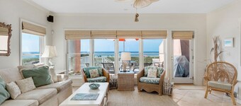 Jen's Creole 4 Bedroom Townhouse by RedAwning