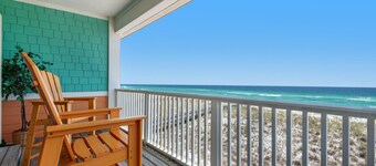 Sea Side 4 Bedroom Townhouse by RedAwning