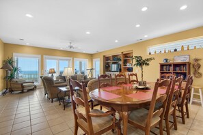 Townhome, 4 Bedrooms | Dining